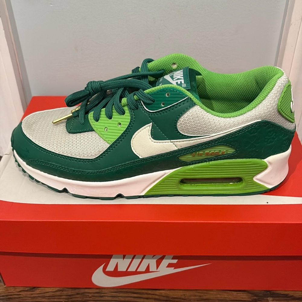 Nike Men’s Air Max Green and White St. Patrick’s Day Sneakers. Limited edition.